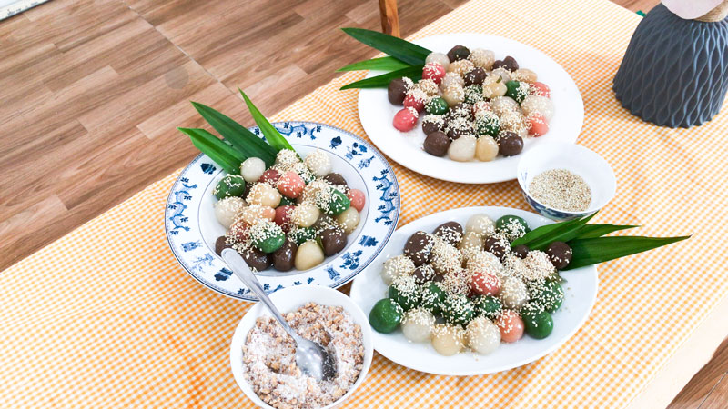 Tiết học làm bánh trôi ngũ sắc trường Mầm non Bee