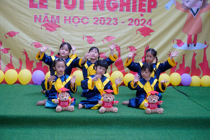 Lễ tốt nghiệp khối lớp LÁ trường mầm non Bee